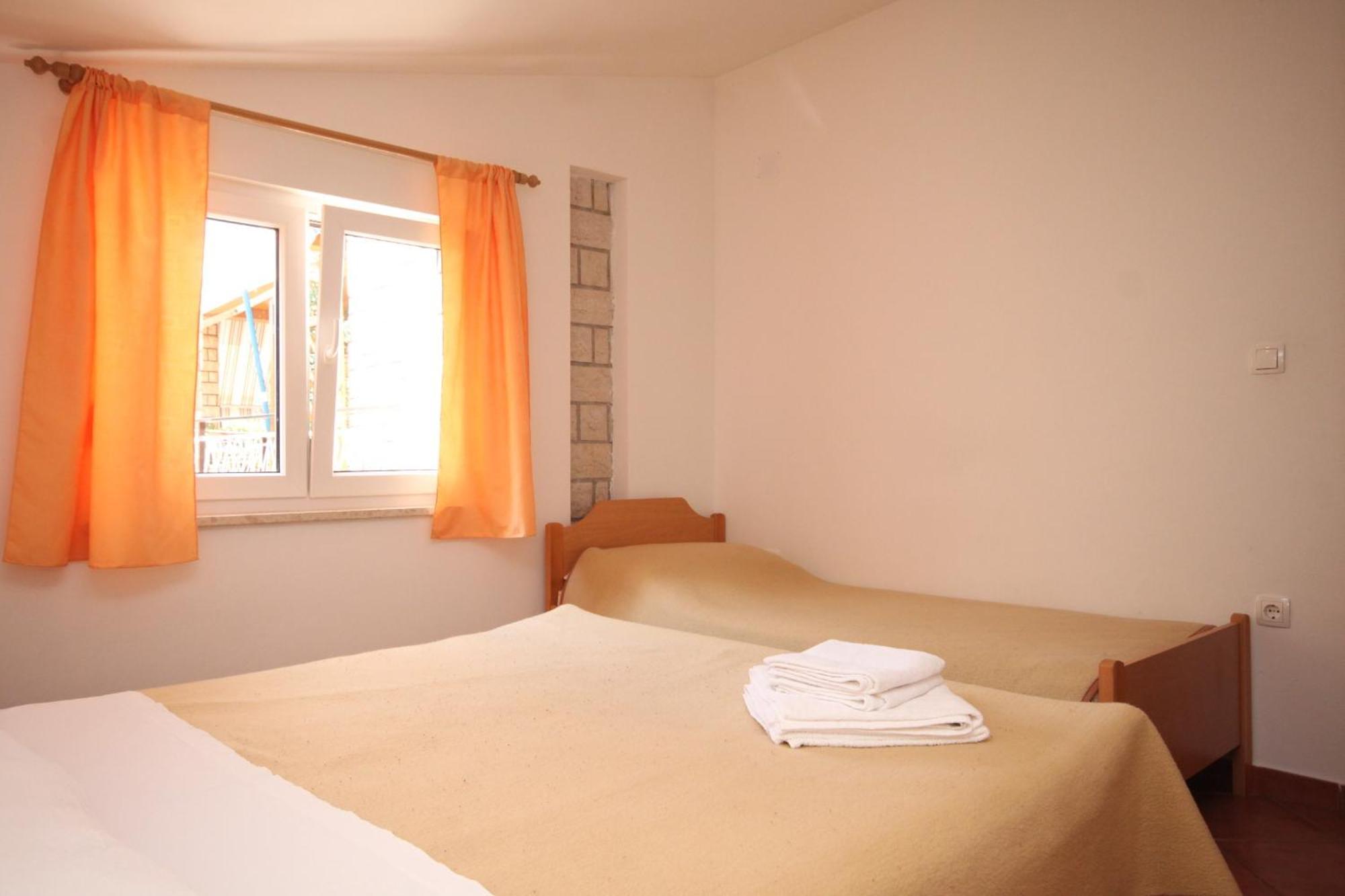 Apartments With A Parking Space Umag - 7039 Room photo